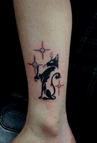 meisies hou van die tatoeëring van die kat van die totemkat