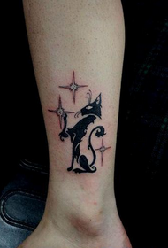 alle ragazze piacciono le foto del tatuaggio del gatto totem