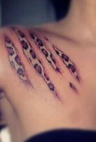seksi ekstremni leopard uzorak tetovaže klavikla