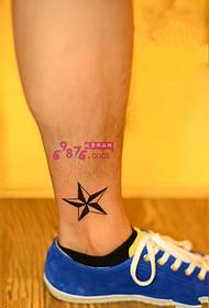 μαύρο και άσπρο στερεοφωνικό πεντάκτινο αστράγαλο τατουάζ αστέρι