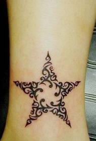 Красивий маленький татемний татуювання на щиколотці