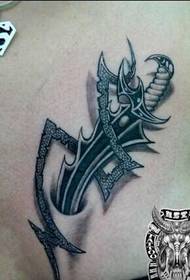 ọmọkunrin àyà lẹwa 3D dagger eniyan tatuu