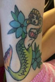 Tattoo ջրահարս աղջկա կոճ ջրահարս և ծաղիկների դաջվածքի նկարների վրա