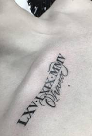 fantje na ključniki Črna preprosta angleška beseda tattoo slika