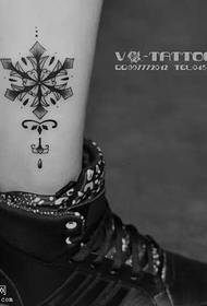 sieviešu potīšu sniega tetovējums darbojas ar tetovējumiem, lai ar to dalītos