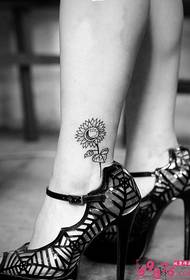tattoo lus na gréine dubh agus bán úr