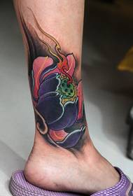 Ko taw-txiav zoo tsoos lotus tattoo qauv