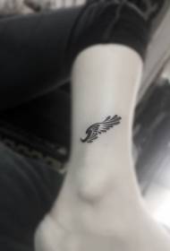 Модел на тетоважи со крилја на глуждовите на глуждот