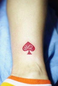 foto tatuaggio caviglia cuore rosso pesca