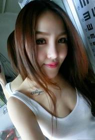 sexy baviz clavicle Anglè tatoo modèl foto foto