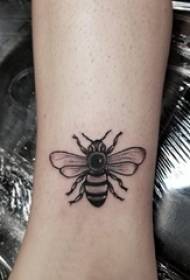 gadis pergelangan kaki pada titik hitam duri garis sederhana hewan kecil gambar tato serangga lebah