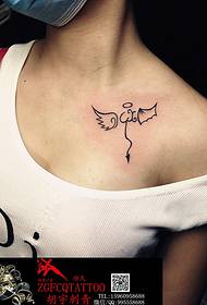 sleutelbeen kleine engel tattoo