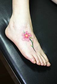 Pola tato bertelanjang kaki kecil segar untuk anak perempuan
