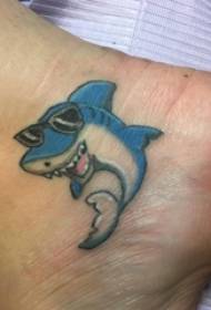 vasikana ankle pane yakapetwa mutsara katuni kadiki mhuka shark tattoo pikicha