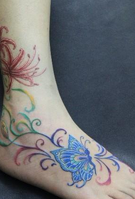 靓 tatuaje de vid de duende de mariposa de color de pie femenino