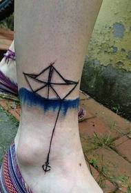 padrão de tatuagem de barco tornozelo feminino