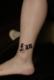 paris nga itom nga parisan sa tattoo sa ankle