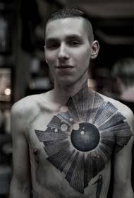 Jungen Brust Persönlichkeit Sonnenfinsternis Tattoo