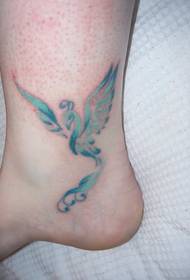 tatuaje de fénix con patas en el tobillo