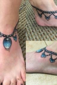 Moteriškos kulkšnies tatuiruotė „Antkaulio tatuiruotė“ ant spalvotos antakių tatuiruotės paveikslėlio