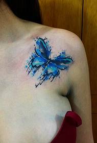 akvarellin sininen perhonen tatuointikuvio kaulusrenkaan puolella
