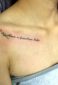 Simple English tattoo tattoo under the girl's clavicle