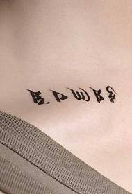 sept motifs de tatouage de la clavicule