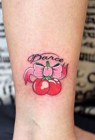 pequena foto de tatuagem de arco de cereja fresca