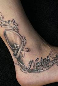semplice tatuaggio bellissimo fiore lettera di vite