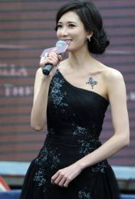 Lin Chi-ling clavicle qhia qauv npauj npaim tattoo txawv