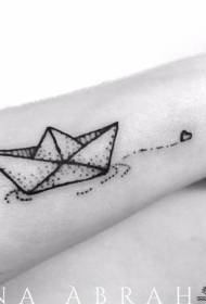 patró de tatuatge de barca de paper de punt fresc de turmell