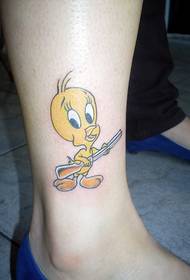 tatuaggio alla caviglia femmina simpatico cartone animato uccello