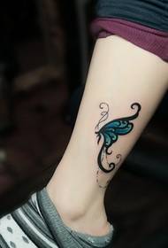 imagine de tatuaj fluture de culoare frumoasă pe gleznă