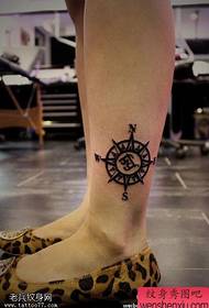 女性脚踝指南针纹身图案