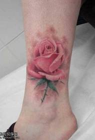 घोट्याचा सुंदर गुलाब टॅटू नमुना