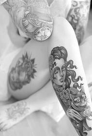 portret tattoo fan froulike skonken skriemen