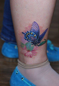 عکس تاتو پروانه رنگی زیبا و زیبا برای پاهای زنانه