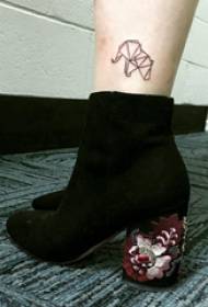 Siyah fil dövme resim üzerinde geometrik hayvan dövme kız ayak bileği
