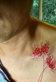Geulis sareng bangga sisi séjén pola tatu kembang clavicle