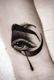 Tatuaj mâna neagră masculină pe tatuaj ochi negri Imagine