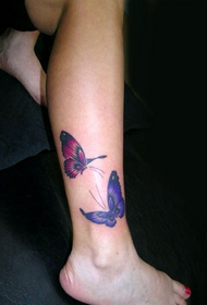 vacker och vacker ankelfjäril tatuering