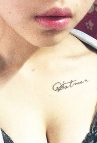 tatuaggio inglese sexy clavicola elegante