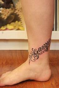 stilvolles einfaches englisches Knöchel Tattoo