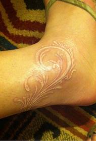 Tatuaje invisible do tótem fresco do pé