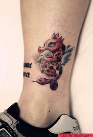 kvinnlig ankel färg hippocampus tatuering mönster