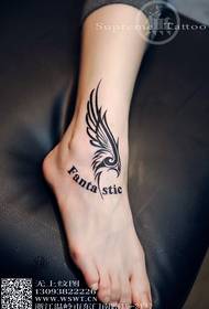 meitene potītes spārnu tetovējums