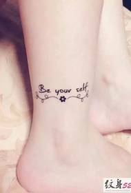 quello sulla caviglia Piccolo tatuaggio fresco