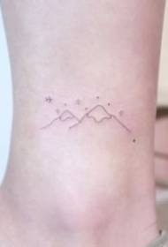 imagine de tatuaj minimalist la gleznă