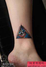 modello di tatuaggio occhio alla caviglia femmina colore