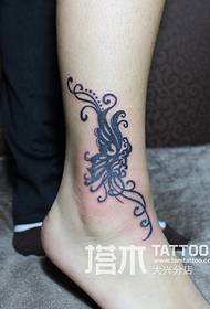 tatuaggio totem farfalla alla caviglia